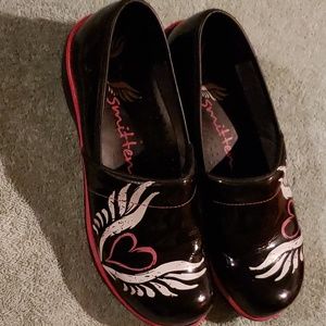 Smitten scrub shoes